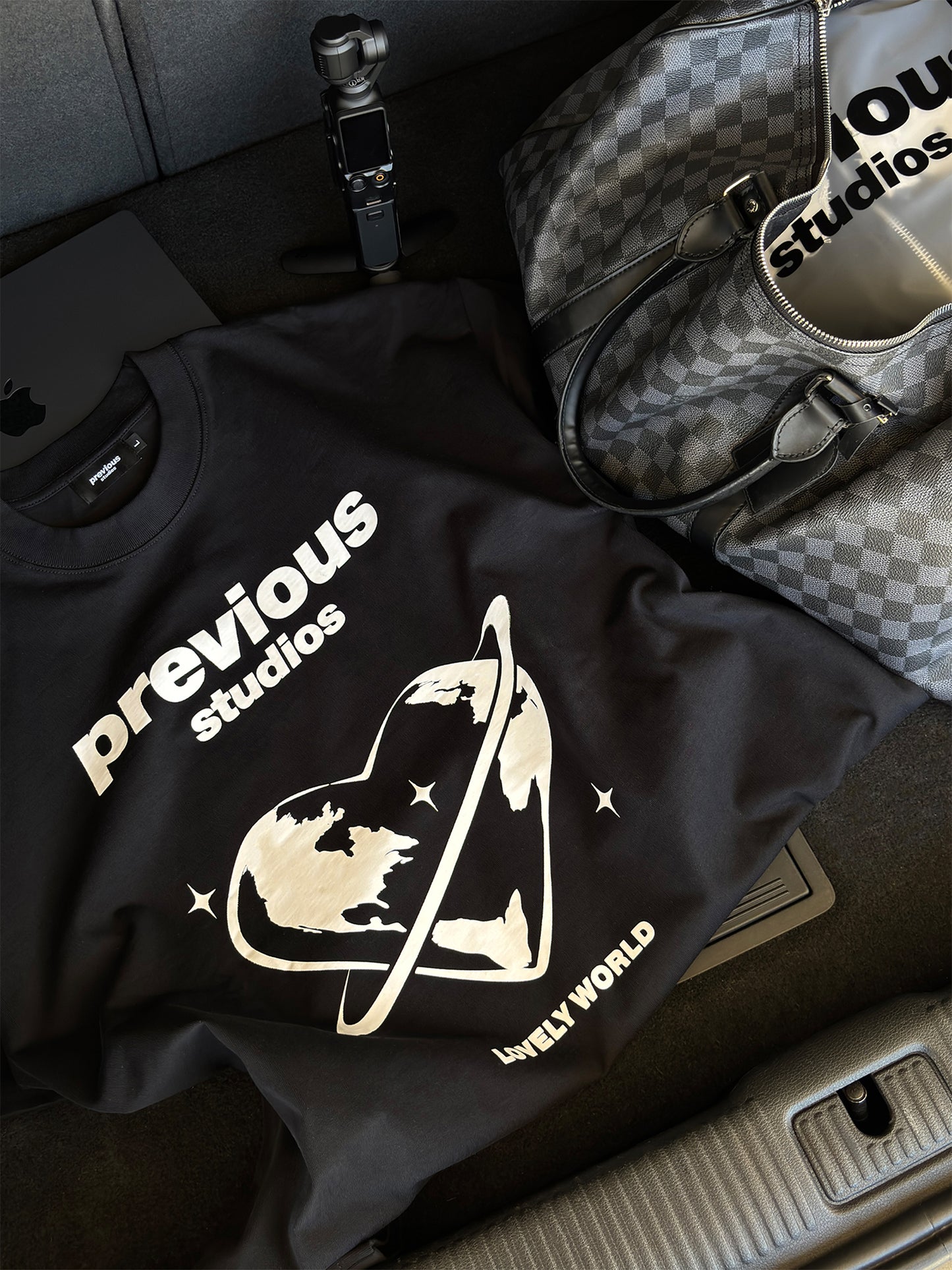 LOVELY WORLD TEE "BLACK"