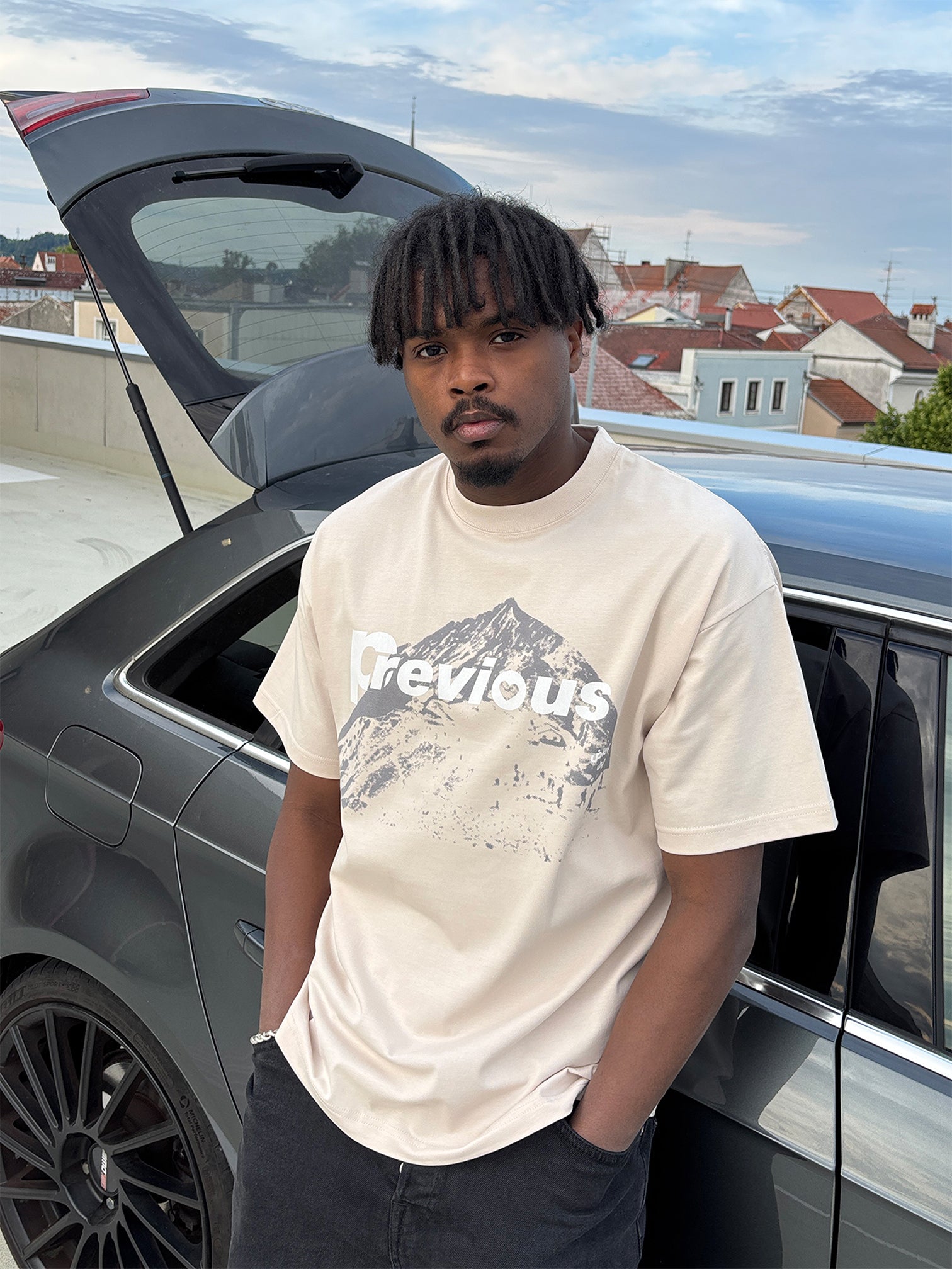 Lovely World Tee Creme